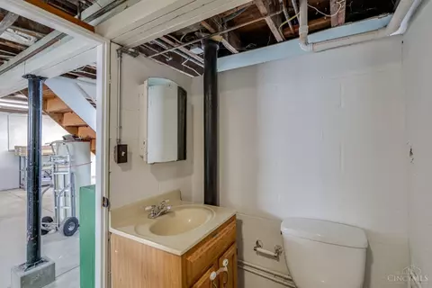 Bath - 4723 Loretta Ave, Cincinnati, OH 45238 photo 4 of 4