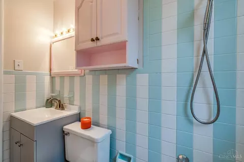 Bath - 4723 Loretta Ave, Cincinnati, OH 45238 photo 3 of 4
