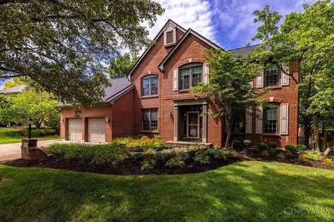 5114 Autumnwood Dr, Cincinnati, OH 45242