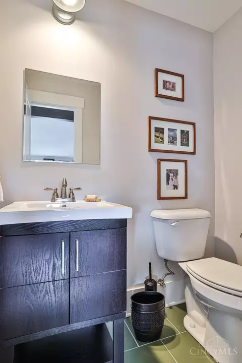 Bath - 219 Wade St, Cincinnati, OH 45202 photo 3 of 6