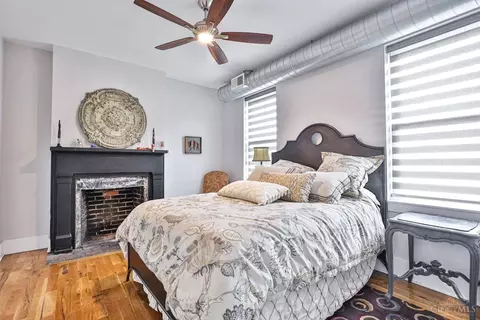 Bedroom - 219 Wade St, Cincinnati, OH 45202 photo 3 of 7