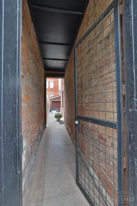 Entry Way - 219 Wade St, Cincinnati, OH 45202 photo 10 of 10