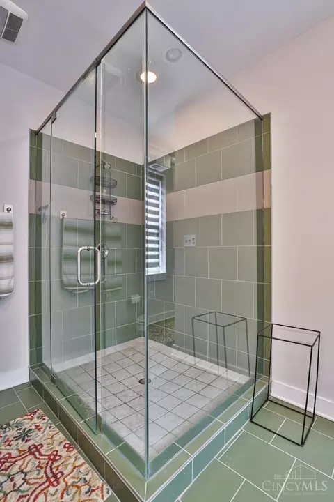 Bath - 219 Wade St, Cincinnati, OH 45202 photo 6 of 6