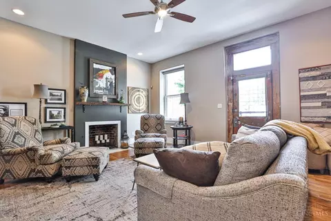Living - 219 Wade St, Cincinnati, OH 45202 photo 4 of 5