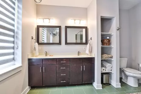 Bath - 219 Wade St, Cincinnati, OH 45202 photo 1 of 6