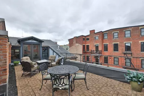 Exterior - 219 Wade St, Cincinnati, OH 45202 photo 6 of 8