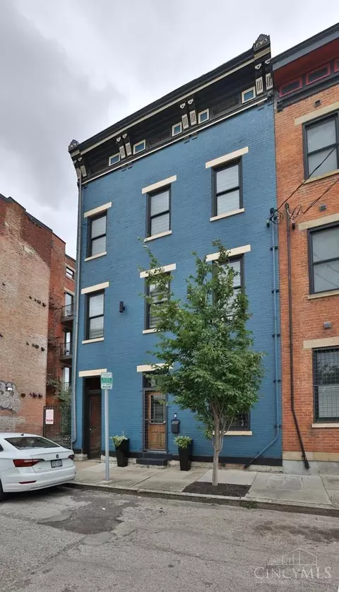 Exterior - 219 Wade St, Cincinnati, OH 45202 photo 7 of 8