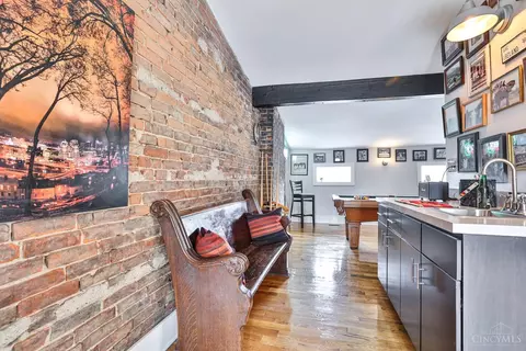 Entry Way - 219 Wade St, Cincinnati, OH 45202 photo 3 of 10