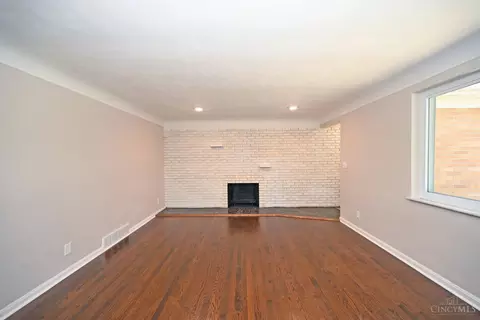 811 Danny Dr, Cincinnati, OH 45245 photo 7