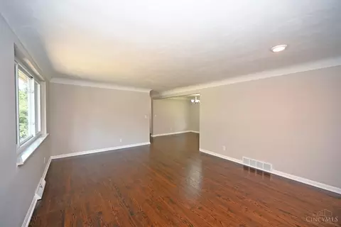 811 Danny Dr, Cincinnati, OH 45245 photo 5