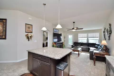7983 Oakbridge Way, Cincinnati, OH 45248 photo 8