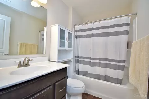 7983 Oakbridge Way, Cincinnati, OH 45248 photo 14
