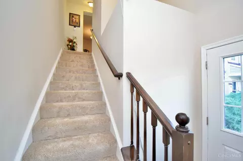 7983 Oakbridge Way, Cincinnati, OH 45248 photo 18