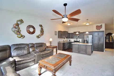 7983 Oakbridge Way, Cincinnati, OH 45248 photo 3