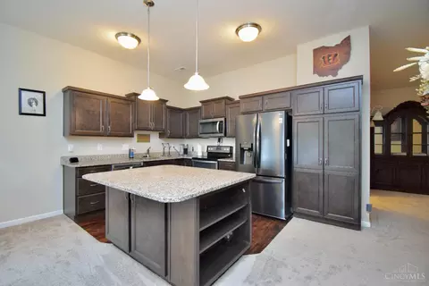 7983 Oakbridge Way, Cincinnati, OH 45248 photo 4