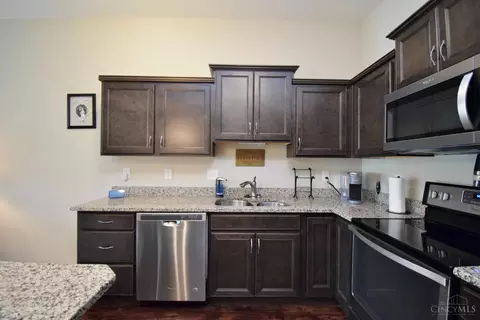 7983 Oakbridge Way, Cincinnati, OH 45248 photo 6