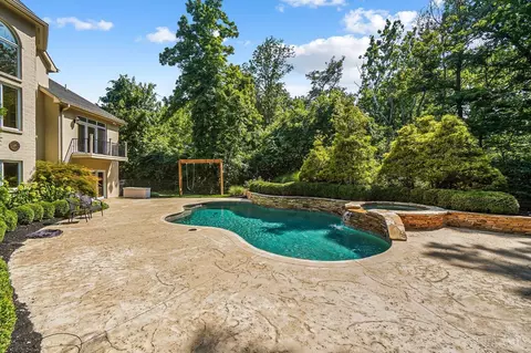 Exterior - 357 Summer View Dr, Cincinnati, OH 45255 photo 8 of 14