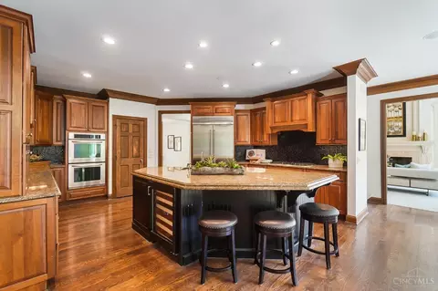 Kitchen - 357 Summer View Dr, Cincinnati, OH 45255 photo 2 of 6