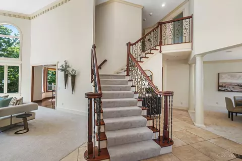 Entry Way - 357 Summer View Dr, Cincinnati, OH 45255 photo 4 of 4