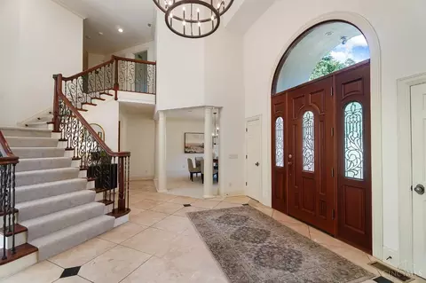 Entry Way - 357 Summer View Dr, Cincinnati, OH 45255 photo 2 of 4