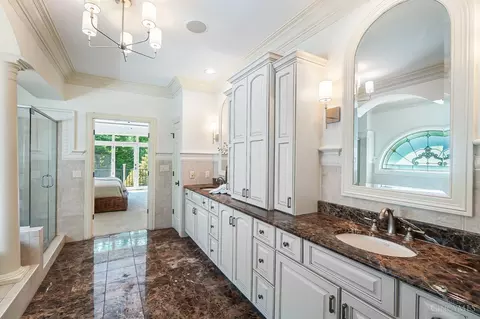 Bath - 357 Summer View Dr, Cincinnati, OH 45255 photo 3 of 7