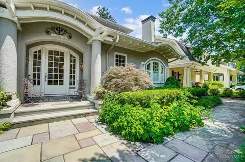 Exterior - 2516 Ritchie Ave, Cincinnati, OH 45208 photo 4 of 12