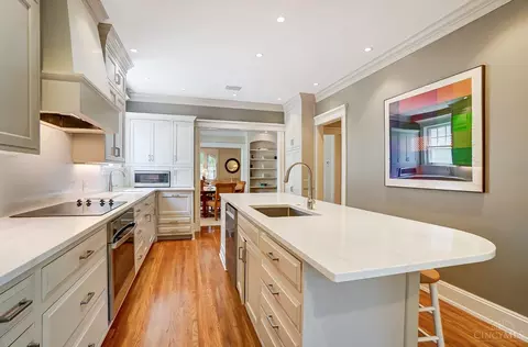 Kitchen - 2516 Ritchie Ave, Cincinnati, OH 45208 photo 6 of 8