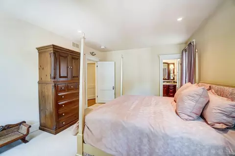 Bedroom - 2516 Ritchie Ave, Cincinnati, OH 45208 photo 2 of 11