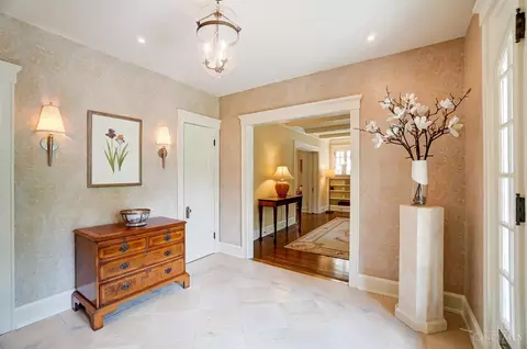Entry Way - 2516 Ritchie Ave, Cincinnati, OH 45208 photo 3 of 6