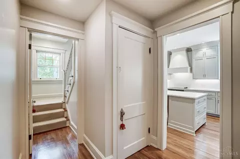 Entry Way - 2516 Ritchie Ave, Cincinnati, OH 45208 photo 4 of 6