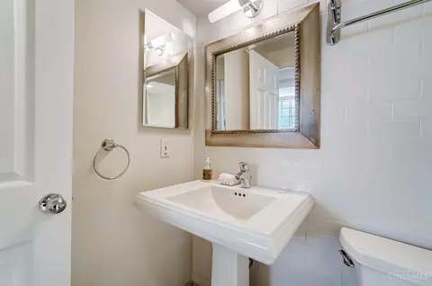 Bath - 2516 Ritchie Ave, Cincinnati, OH 45208 photo 10 of 10