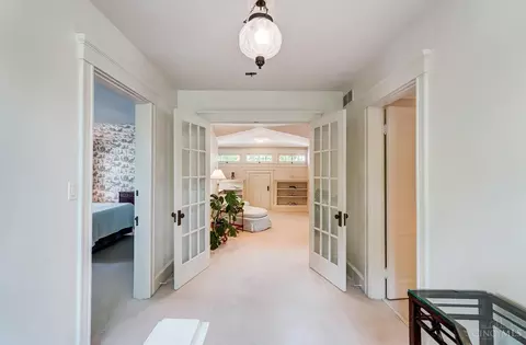 Entry Way - 2516 Ritchie Ave, Cincinnati, OH 45208 photo 6 of 6