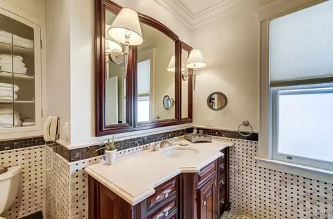 Bath - 2516 Ritchie Ave, Cincinnati, OH 45208 photo 4 of 10