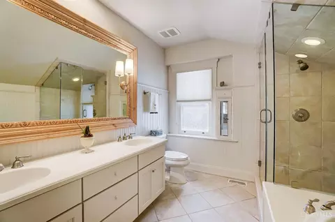 Bath - 2516 Ritchie Ave, Cincinnati, OH 45208 photo 6 of 10