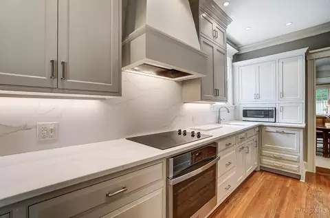 Kitchen - 2516 Ritchie Ave, Cincinnati, OH 45208 photo 5 of 8