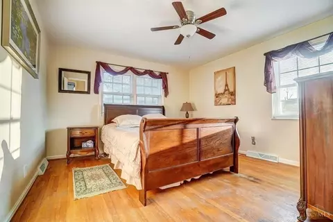 Bedroom - 4855 Beechwood Rd, Cincinnati, OH 45244 photo 5 of 6