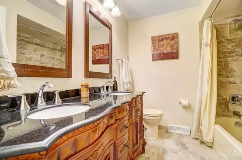 Bath - 4855 Beechwood Rd, Cincinnati, OH 45244 photo 6 of 12