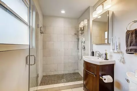 Bath - 4855 Beechwood Rd, Cincinnati, OH 45244 photo 1 of 12