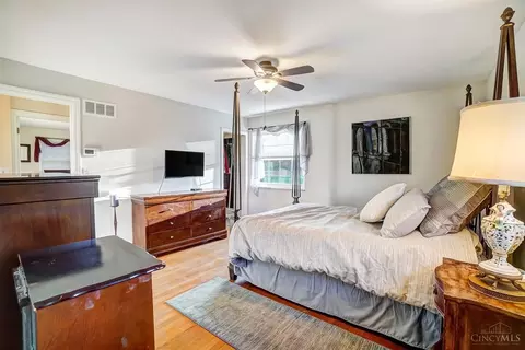 Bedroom - 4855 Beechwood Rd, Cincinnati, OH 45244 photo 3 of 6