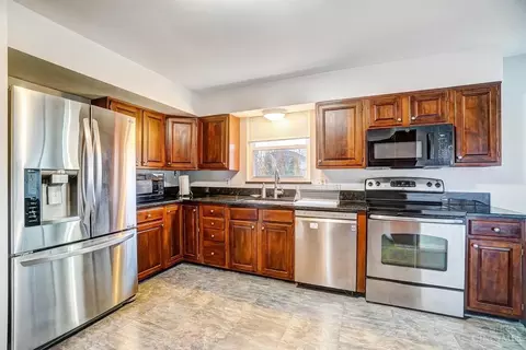 Kitchen - 4855 Beechwood Rd, Cincinnati, OH 45244 photo 3 of 7