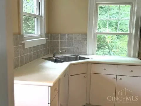 708 Mitchell Ave, Cincinnati, OH 45229 photo 6