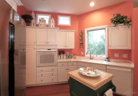 Kitchen - 30 Edinburgh Pl, North Bend, OH 45052 photo 2 of 3