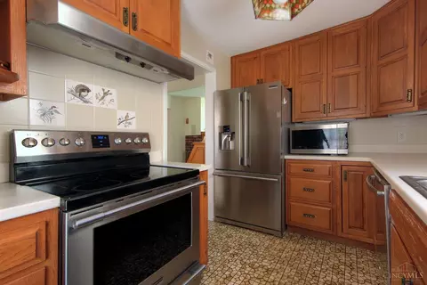 300 Ingram Rd, Greenhills, OH 45218 photo 5