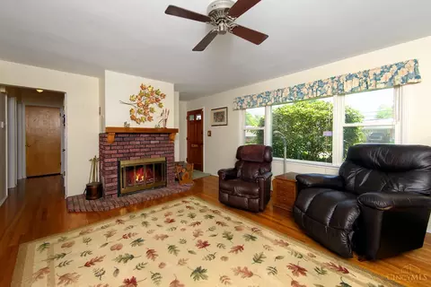 300 Ingram Rd, Greenhills, OH 45218 photo 2