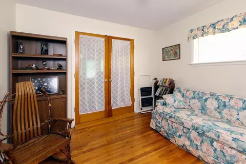 300 Ingram Rd, Greenhills, OH 45218 photo 6