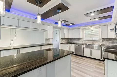 Kitchen - 5455 Fox Rd, Cincinnati, OH 45239 photo 3 of 7