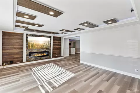 Living - 5455 Fox Rd, Cincinnati, OH 45239 photo 3 of 3
