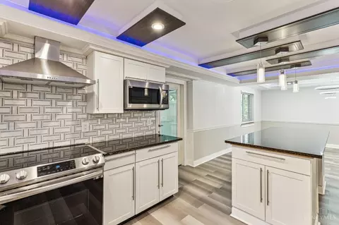 Kitchen - 5455 Fox Rd, Cincinnati, OH 45239 photo 4 of 7