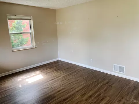 Living - 5795 Eula Ave, Cincinnati, OH 45248 photo 1 of 5