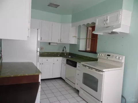 Kitchen - 1124 Madeleine Cir, Cincinnati, OH 45231 photo 1 of 4